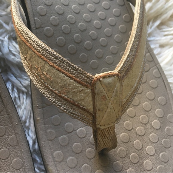 Size 8 Vionic flip flops - Picture 2 of 8